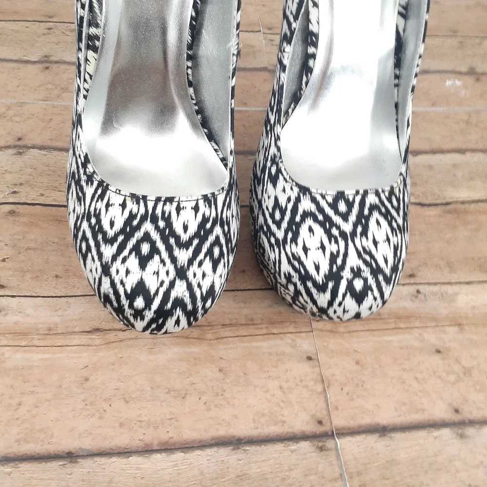 Qupid Women's Fashion Platform Black and White High Heel Shoes size 8